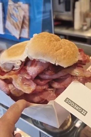 Wow! Bacon Roll Jumbo Ini Mengandung 2.900 Kalori
