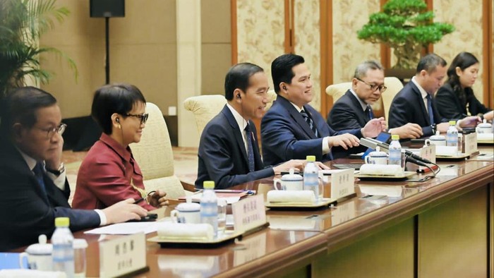 Zulhas temani Jokowi bertemu PM China
