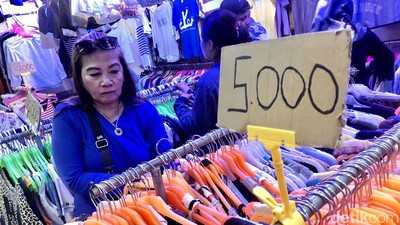 Potret Pasar Thrift Senen yang Tak Terpengaruh TikTok Shop