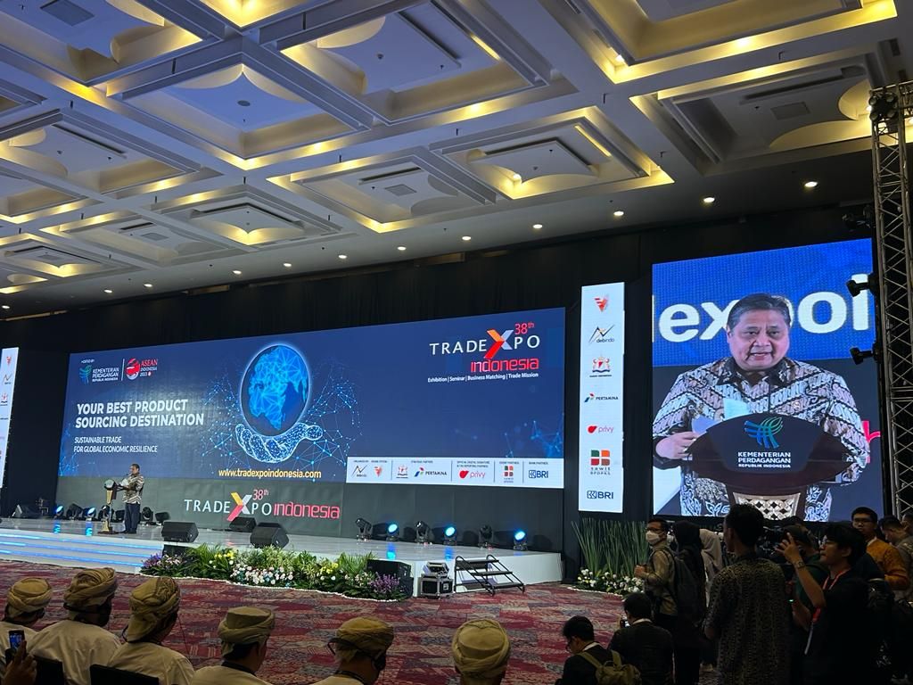 Airlangga Hartanto dalam acara Trade Expo Indonesia (TEI) ke-38 yang diselenggarakan di Indonesia Convention Exhibition (ICE), Bumi Serpong Damai City (BSD City), Tangerang, Banten, Rabu (18/10/2023).