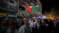 Aksi protes juga terjadi di Beirut, Lebanon. REUTERS/Zohra Bensemra. 