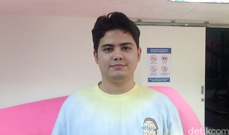 Aliando saat ditemui di studio Trans TV.