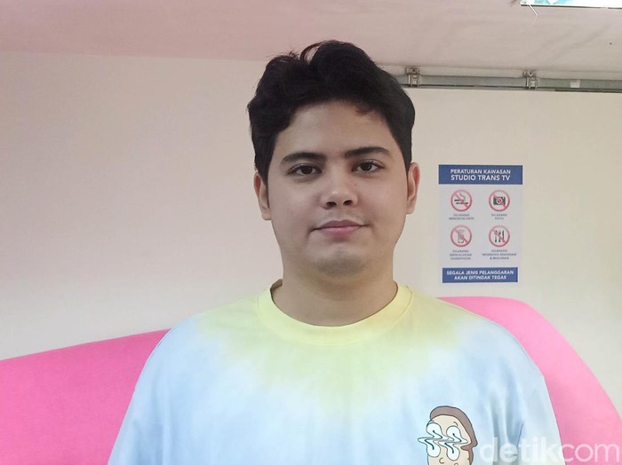 Aliando saat ditemui di studio Trans TV.