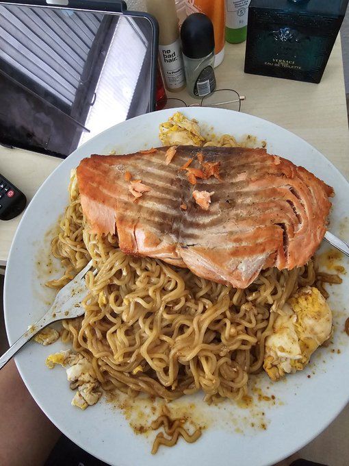 Anak Kos Ini Makan Mie Instan Pakai Salmon Malah Kena Nyinyir Netizen