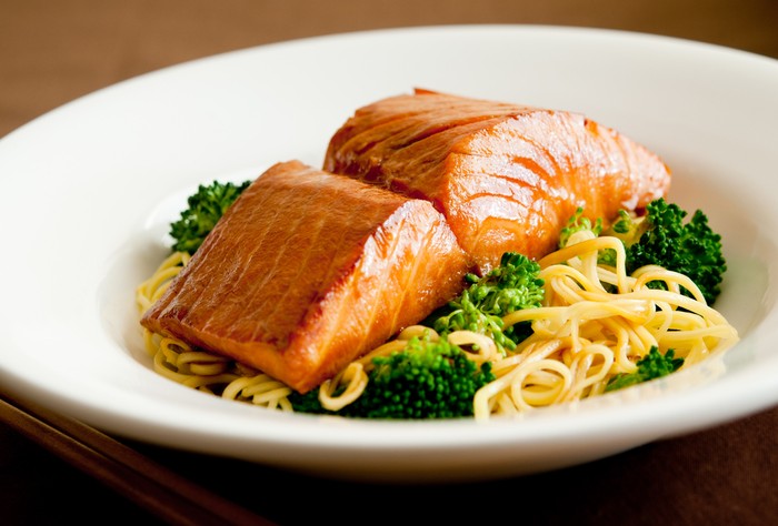 Anak Kos Ini Makan Mie Instan Pakai Salmon Malah Kena Nyinyir Netizen