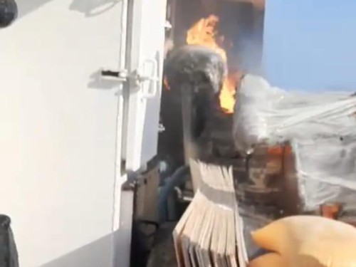 Api muncul pada barang-barang bawaan penumpang Kapal Sabuk Nusantara Tol Laut 41, Rabu sore (18/10/2023).