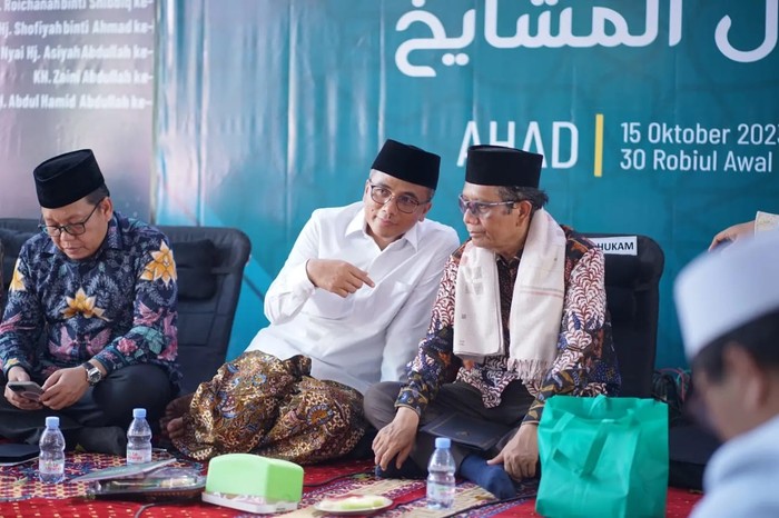 Arwani Thomafi dan Mahfud Md
