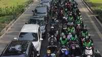 Sejumlah tokoh mengatakan kebijakan itu dinilai tidak efektif. Diketahui masih banyak wilayah di Jakarta atau daerah penyangga yang belum terjangkau jaringan transportasi umum. ANTARA FOTO/Suci Nurhaliza