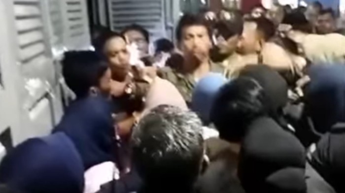 Bentrok di Passar Butung Makassar.