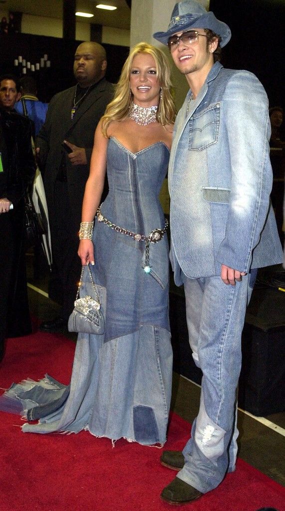 Pop star Britney Spears (l) and her boyfriend, singer Justin Timberlake of the group NSYNC arrive backstage at the 28th Annual American Music Awards 08 January 2001 in Los Angeles. Spears is co-hosting the award show this year along with rapper/actor LL Cool J. AFP Photo Lucy NICHOLSON (Photo by LUCY NICHOLSON / AFP)