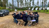 Beragam aktivitas seru yang ada di Desa Wisata Alamendah membuat banyak rombongan wisata berkunjung ke tempat ini. Di sini pun kerap dijadikan tujuan outing oleh komunitas maupun perkumpulan lainnya. (Instagram.com/desawisata_alamendah/)