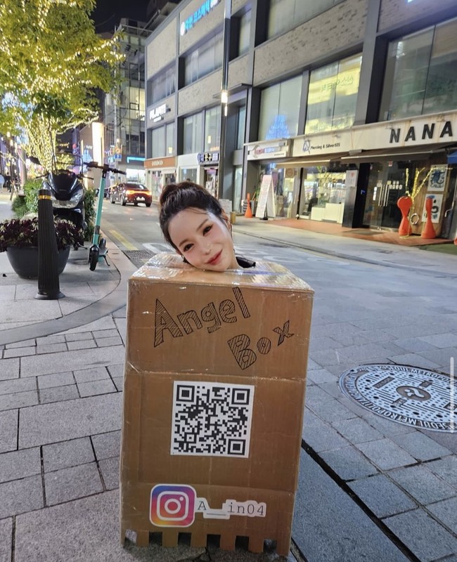 “Pria yang benar-benar menyentuhnya sudah gila. Apakah mereka tidak malu?” “Tidak ada alasan untuk mengatakan ini adalah seni pertunjukan atau alasan aneh lainnya. Ini adalah marketing untuk konten pornografimu. Katakan saja apa adanya,” komentar sejumlah netizen Korea di forum komunitas online. Foto: dok. Instagram @a__in04