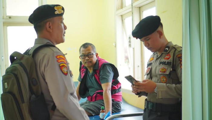 Foto: Tahanan korupsi dipindahkan ke Rutan Mapolres Siak (Dok Kajari Siak)