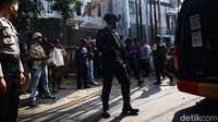 Kedatangan tim Gegana juga untuk melakukan evakuasi korban tewas akibat ledakan tersebut.  