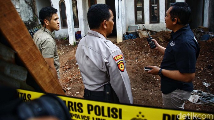 Ledakan diduga bersumber dari bom yang dikubur terjadi di wilayah Setiabudi, Jakarta Selatan, Rabu (18/10/2023). Saat ini Tim Gegana sudah disiagakan di lokasi ledakan.