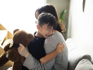 Kasih Sayang Ibu di Masa Kecil Penting untuk Kesuksesan Anak, Begini Studinya