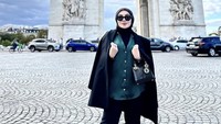 Shella Saukia kerap memamerkan momen mewahnya seperti bekerja dan plesir ke luar negeri. Belum lama ini mengunjungi Paris dan berfoto-foto di sana. Foto: Instagram shellasaukiaofficial