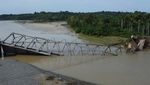 Jembatan Baja di Nagan Raya Aceh Ambruk