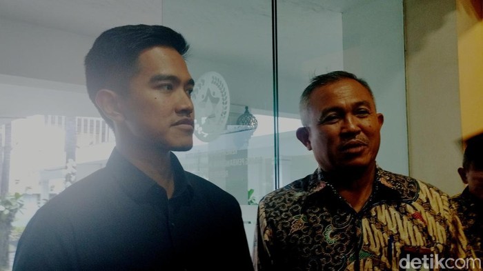 Kaesang Pangarep dan Ketua DJSN Agus Suprapto