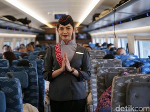 Laku Keras! Penumpang Kereta Cepat Whoosh Tembus 11 Ribu Orang Sehari