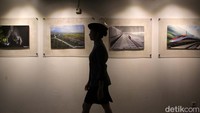 Bagi staf KCIC, keterampilan berbahasa Mandarin memang diperlukan karena mereka masih harus berkolaborasi dengan tenaga kerja asal China. Seperti masinis yang mengoperasikan Whoosh masih sepenuhnya dipegang oleh pekerja asal negara tirai bambu ini.  