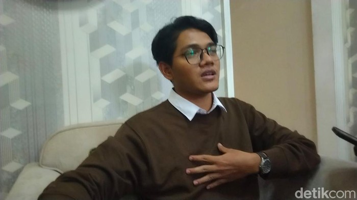 Keponakan Mahfud Md, Zakaria Wanda saat ditemui di kediamannya di Surabaya.