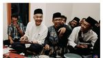 Keseruan Ganjar Pranowo Saat Liwetan hingga Cicip Durian