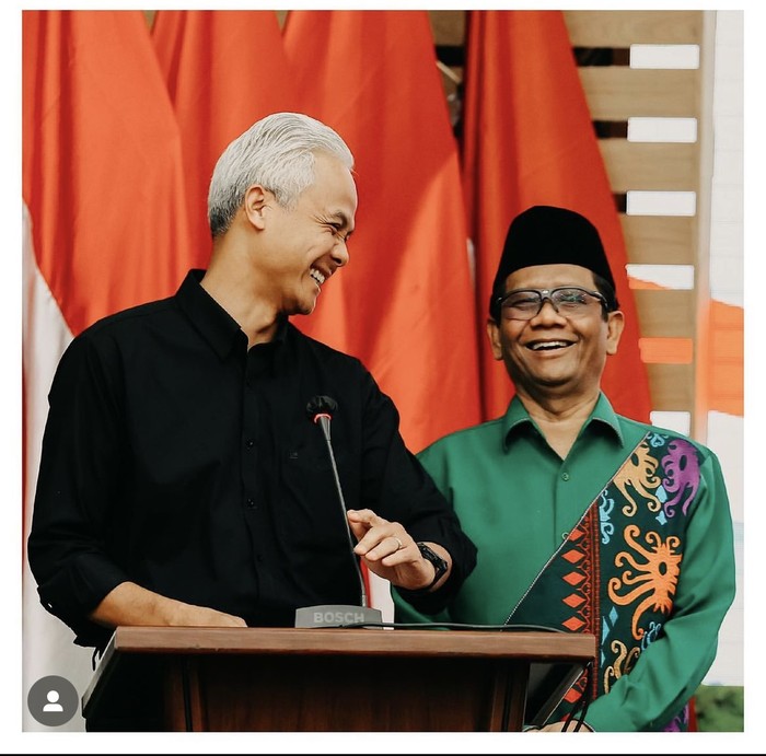 Keseruan Ganjar Pranowo Saat Liwetan hingga Cicip Durian Keseruan Ganjar Pranowo Saat Liwetan hingga Cicip Durian