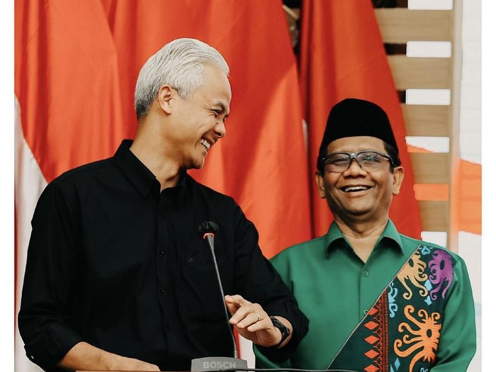 Keseruan Ganjar Pranowo Saat Liwetan hingga Cicip Durian