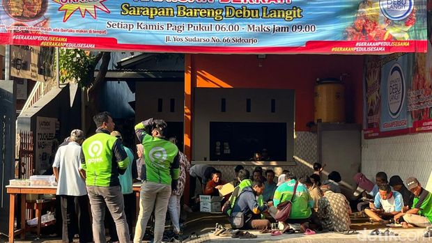 Komunitas Debu Langit.