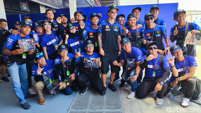 Konsumen Yamaha Foto bareng Fabio Quartararo