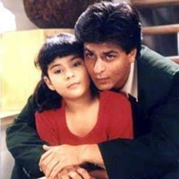 Berperan sebagai Anjali kecil di Kuch Kuch Hota Hai, Sana Saeed berakting menjadi Shah Rukh Khan yang menjadi ayahnya. Tampil dengan poni dan kuncir dua, penampilan Sana saat berperan sebagai Anjali tersebut begitu ikonik dan selalu diingat publik. Foto: dok. Instagram
