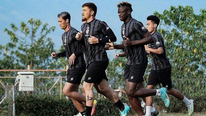 Latihan skuad Arema FC jelang melawan PSM Makassar dalam laga Liga 1 2023/2024.