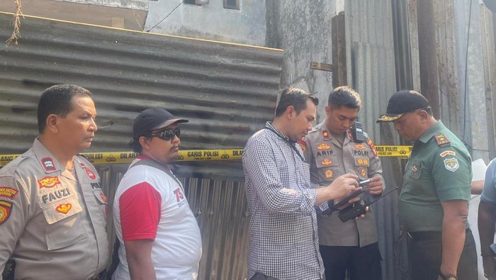 Ledakan diduga berasal dari bom yang terkubur di Jalan Perahu, Guntur, Setiabudi, Jakarta Selatan.