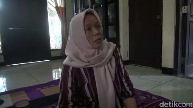 Lilis, salah seorang keluarga Tuti di Subang