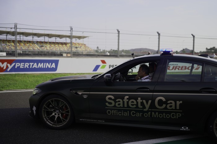 Loris Capirossi Nyetir Safety Car MotoGP BMW M5 CS di Sirkuit Mandalika