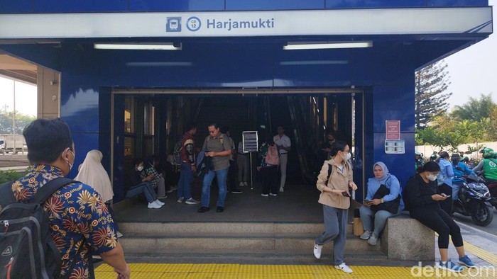 LRT Jabodebek gangguan pagi ini. (Audrey/detikcom)