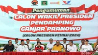Sebelumnya, Ketum PDIP Megawati secara langsung mengumumkan Mahfud Md sebagai bakal cawapres mendampingi Ganjar Pranowo untuk Pemilu 2024 di DPP PDIP, Jalan Diponegoro, Jakarta Pusat, Rabu (18/10/2023). Megawati didampingi para ketua umum partai koalisi pro Ganjar, yakni Plt Ketum PPP Mardiono, Ketum Perindo Hary Tanoesoedibjo, Ketum Hanura Oesman Sapta Odang (OSO).   