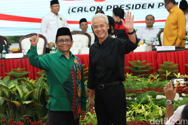 Ketum PDIP Megawati Soekarnoputri mengumumkan bakal cawapres untuk mendampingi bakal capres Ganjar Pranowo yakni Menko Polhukam Mahfud Md.