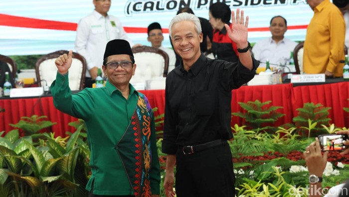 Ketum PDIP Megawati Soekarnoputri mengumumkan bakal cawapres untuk mendampingi bakal capres Ganjar Pranowo yakni Menko Polhukam Mahfud Md.