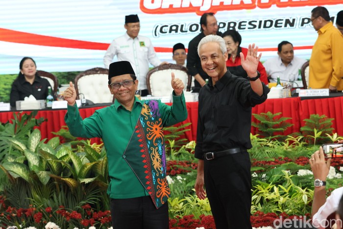 Ketum PDIP Megawati Soekarnoputri mengumumkan bakal cawapres untuk mendampingi bakal capres Ganjar Pranowo yakni Menko Polhukam Mahfud Md.