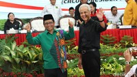 Mahfud Md lebih dikenal sebagai staf pengajar dan Guru Besar Fakultas Hukum Universitas Indonesia (UII) Yogyakarta sejak 1984.  