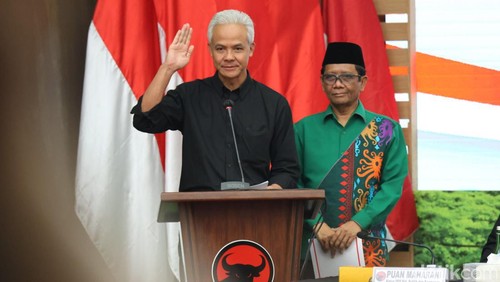 Ketum PDIP Megawati Soekarnoputri mengumumkan bakal cawapres untuk mendampingi bakal capres Ganjar Pranowo yakni Menko Polhukam Mahfud Md.