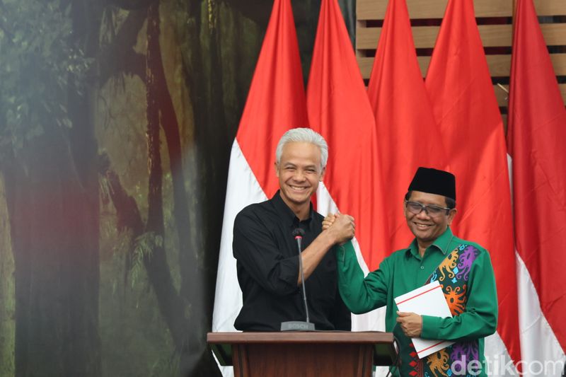Ketum PDIP Megawati Soekarnoputri mengumumkan bakal cawapres untuk mendampingi bakal capres Ganjar Pranowo yakni Menko Polhukam Mahfud Md.