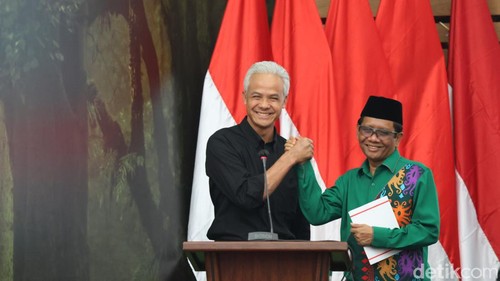 Ketum PDIP Megawati Soekarnoputri mengumumkan bakal cawapres untuk mendampingi bakal capres Ganjar Pranowo yakni Menko Polhukam Mahfud Md.