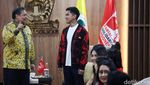 Momen Kaesang Bertemu Airlangga di Markas Golkar