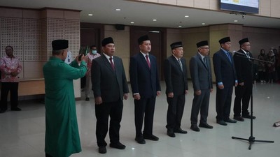 Momen Rektor UNJ Lantik Warek dan Ketua Lembaga Periode 2023-2027