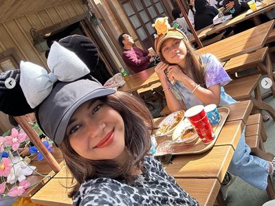 7 Foto Nana Mirdad Liburan ke Jepang Berdua Anak Gadisnya, Bak Kakak-Adik
