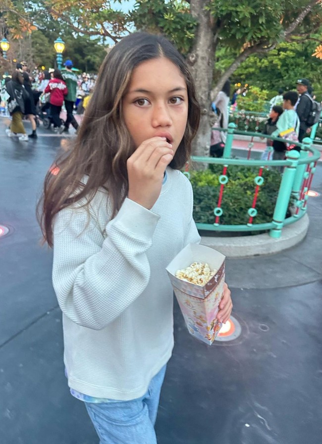 Lahir pada 15 November 2011, Sarah kini sudah terlihat semakin besar. Tahun ini usianya akan genap menjadi 12 tahun. Foto: Instagram/@nanamirdad_