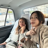 Sarah yang kini sudah memasuki usia remaja tampak cantik dengan rambut panjangnya. Banyak yang mengatakan jika Sarah sangat mirip dengan Andrew dibandingkan Nana. Foto: Instagram/@nanamirdad_
